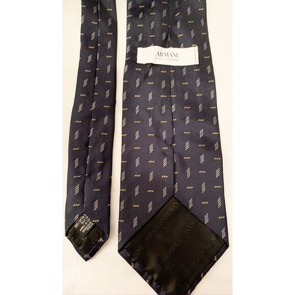 Armani Black Tie with Geometric pattern 60 x 3.75 100% silk Made in Italy - Picture 4 of 9